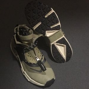 HUARACHE GRIPP (size 10) - RAREish